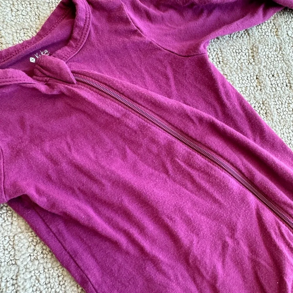 *RETIRED COLOR* Kyte Baby Dahlia zip romper 3-6 months